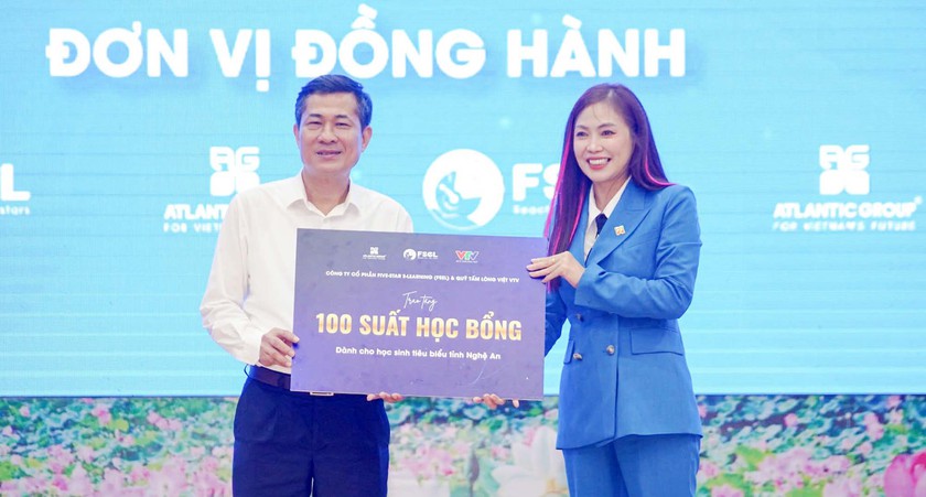 Trên 270.000 giáo viên, học sinh Nghệ An tham gia tháng tự học tiếng Anh- Ảnh 5. Trên 270.000 giáo viên, học sinh Nghệ An tham gia tháng tự học tiếng Anh- Ảnh 5.