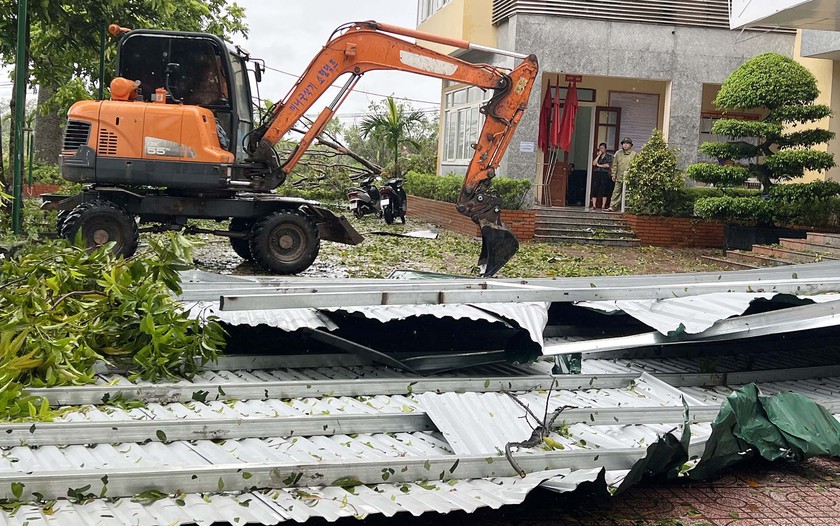 Sức tàn phá khủng khiếp bão số 5 đổ bộ vào Nghệ An - Ảnh 19.