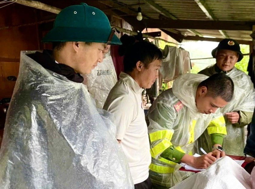 Lào Cai cho học sinh xã Tả Van nghỉ học tránh lũ quét, sạt lở đất - Ảnh 3.