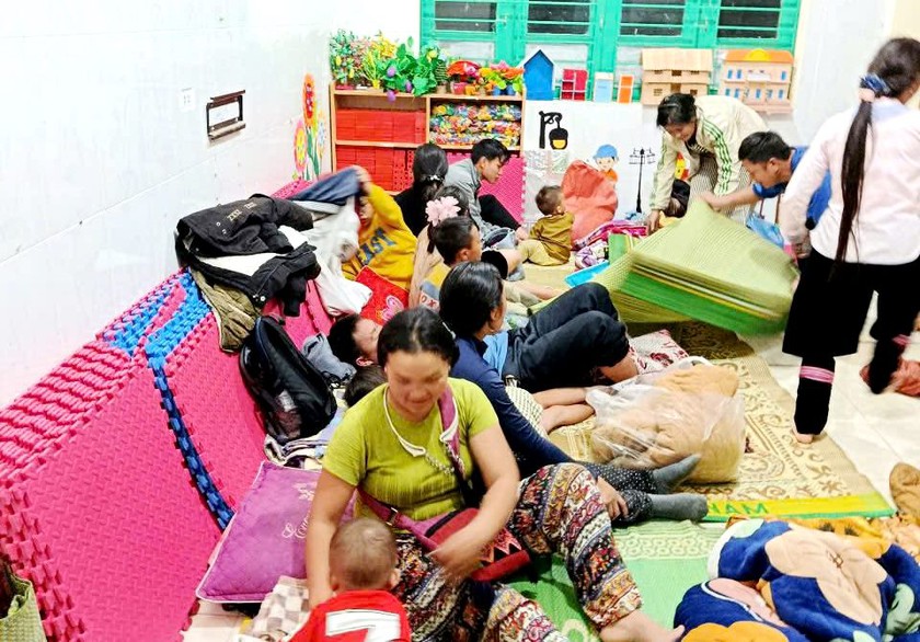 Lào Cai cho học sinh xã Tả Van nghỉ học tránh lũ quét, sạt lở đất - Ảnh 1.