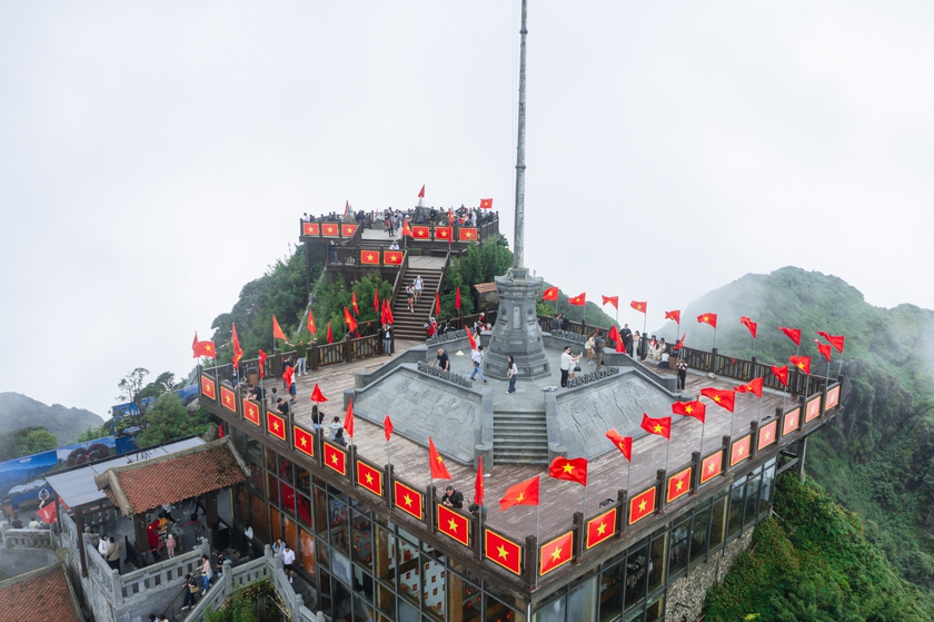 Sa Pa rực rỡ cờ hoa mừng Quốc khánh 2/9 - Ảnh 18.