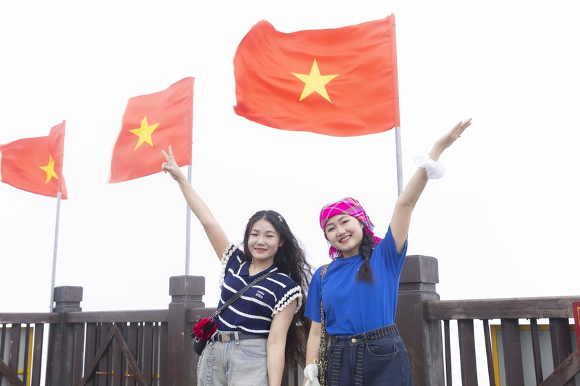 Sa Pa rực rỡ cờ hoa mừng Quốc khánh 2/9 - Ảnh 11.
