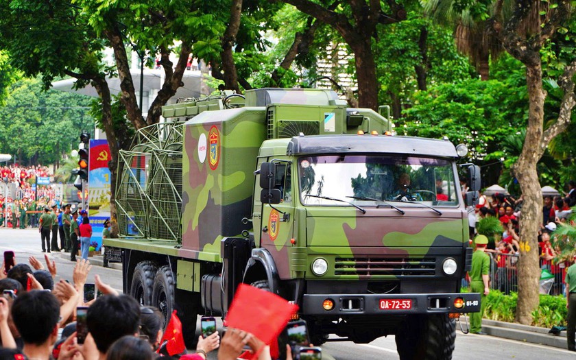 Dàn khí tài hiện đại của Quân đội diễu hành giữa đường phố mùa Thu Hà Nội - Ảnh 6.