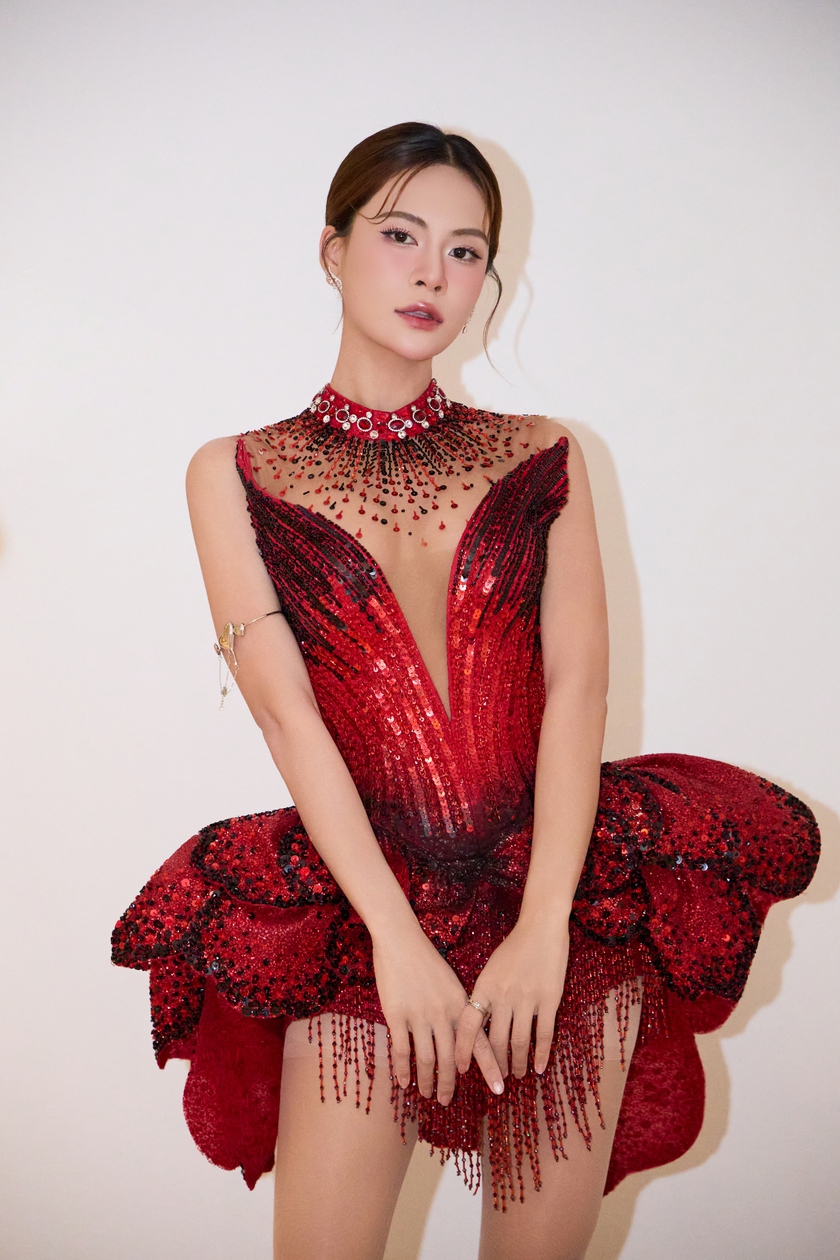 Hà Nhi hứa hẹn làm say lòng khán giả Tây Ninh tại thành phố Thiên niên kỷ- Ảnh 2.