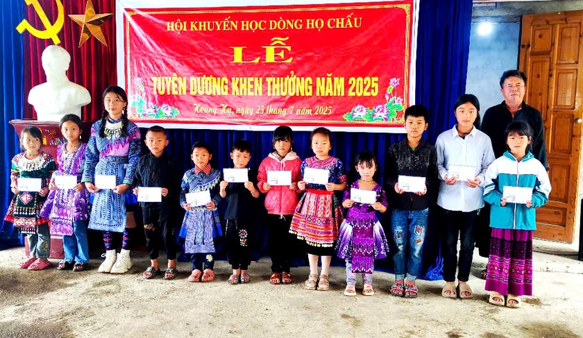 Dòng họ Chấu, dân tộc Mông ở Lào Cai khen thưởng học sinh giỏi - Ảnh 1.