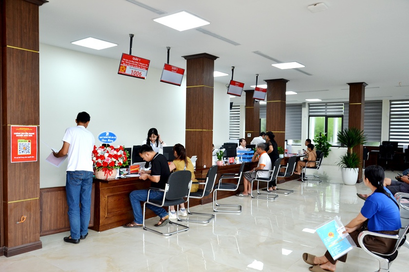 Lào Cai biệt phái 50 cán bộ, công chức cấp tỉnh đến làm việc tại các xã, phường trong thời hạn 3 năm - Ảnh 2.