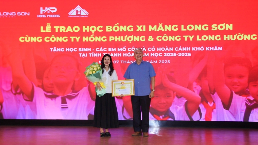 Trao 1 tỉ 80 triệu đồng tặng học sinh mồ côi, có hoàn cảnh đặc biệt khó khăn tỉnh Thanh Hóa - Ảnh 3.