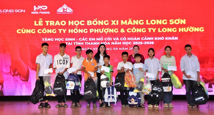 Trao 1 tỉ 80 triệu đồng tặng học sinh mồ côi, có hoàn cảnh đặc biệt khó khăn tỉnh Thanh Hóa - Ảnh 2.