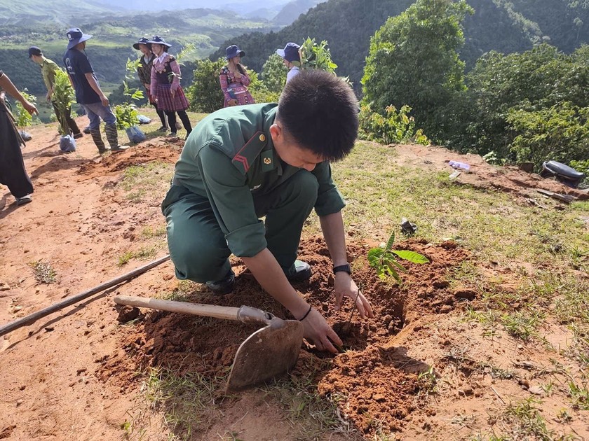 Khởi động hoạt động trồng 60.000 cây trong chiến dịch “Góp Lá Vá Rừng 2025” tại Sơn La- Ảnh 7.