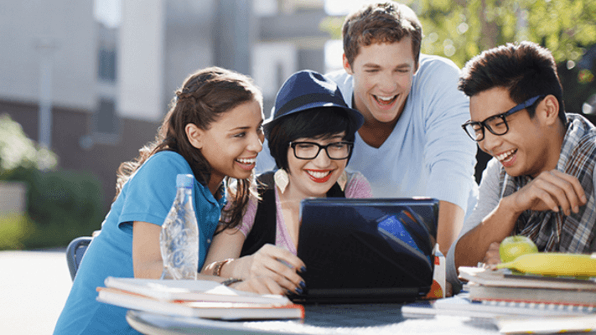 Từ 25/9, dạy và học bằng tiếng nước ngoài, ưu tiên lĩnh vực toán học, khoa học tự nhiên, công nghệ và tin học - Ảnh 1.