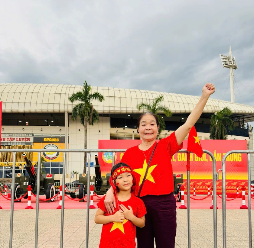 Nữ cựu chiến binh cao tuổi 3 lần đi xem diễu binh, diễu hành, sẵn sàng lên đường lần thứ 4- Ảnh 7. Nữ cựu chiến binh cao tuổi 3 lần đi xem diễu binh, diễu hành, sẵn sàng lên đường lần thứ 4- Ảnh 7.
