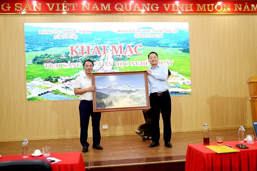 Lào Cai mở trại sáng tác văn học, nghệ thuật đầu tiên về xã Võ Lao, sau khi vận hành chính quyền 2 cấp - Ảnh 6.