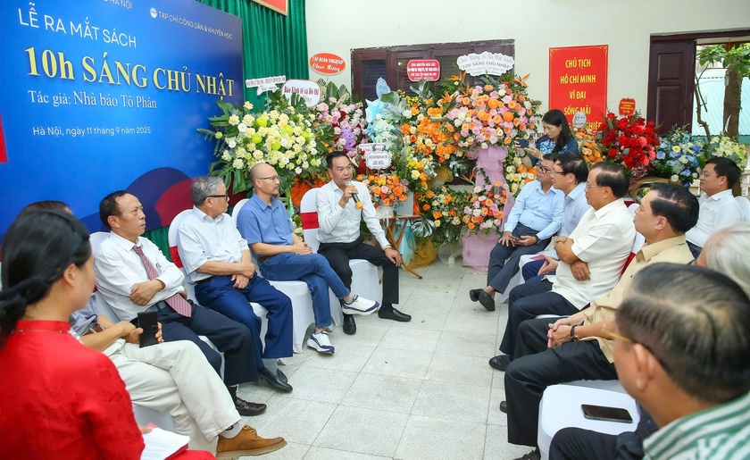 "10h sáng Chủ Nhật" - cuốn sách ghi lại từng lát cắt đầy cảm xúc về thời cuộc - Ảnh 5.