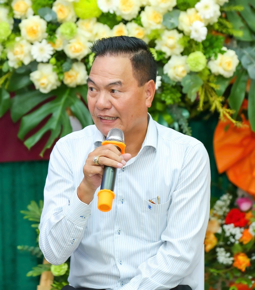 "10h sáng Chủ Nhật" - cuốn sách ghi lại từng lát cắt đầy cảm xúc về thời cuộc - Ảnh 10.