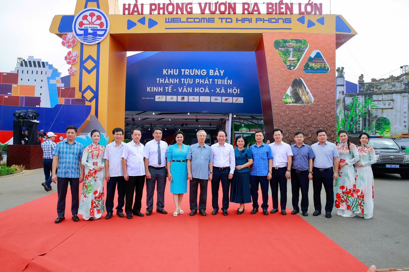 Hải Phòng: Xe miễn phí tham gia Triển lãm thành tựu đất nước, ưu tiên người có tuổi, học sinh... - Ảnh 2.