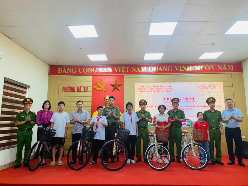 Quảng Ninh: Chung tay nâng bước học sinh có hoàn cảnh khó khăn tới trường - Ảnh 3.