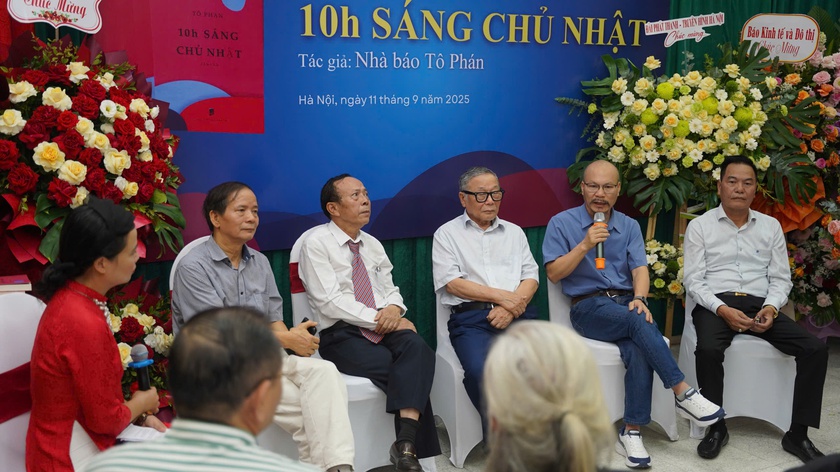 "10h sáng Chủ Nhật" - cuốn sách ghi lại từng lát cắt đầy cảm xúc về thời cuộc - Ảnh 11.