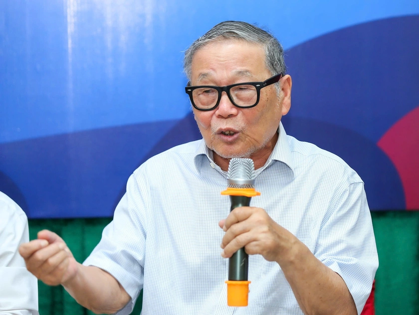 "10h sáng Chủ Nhật" - cuốn sách ghi lại từng lát cắt đầy cảm xúc về thời cuộc - Ảnh 8.