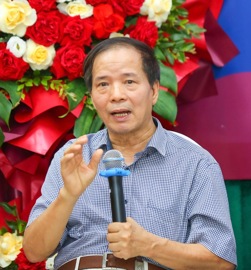 "10h sáng Chủ Nhật" - cuốn sách ghi lại từng lát cắt đầy cảm xúc về thời cuộc - Ảnh 9.