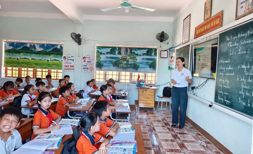 Hơn 140 học sinh ở Nghệ An nghỉ học, tạm dừng sáp nhập trường - Ảnh 2.
