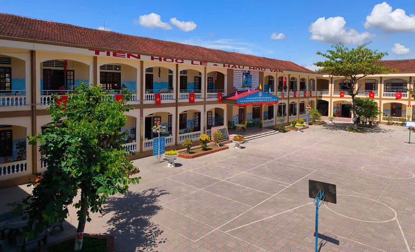 Hơn 140 học sinh ở Nghệ An nghỉ học, tạm dừng sáp nhập trường - Ảnh 3.