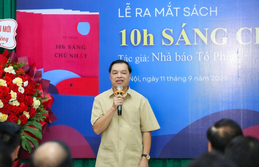 "10h sáng Chủ Nhật" - cuốn sách ghi lại từng lát cắt đầy cảm xúc về thời cuộc - Ảnh 6.