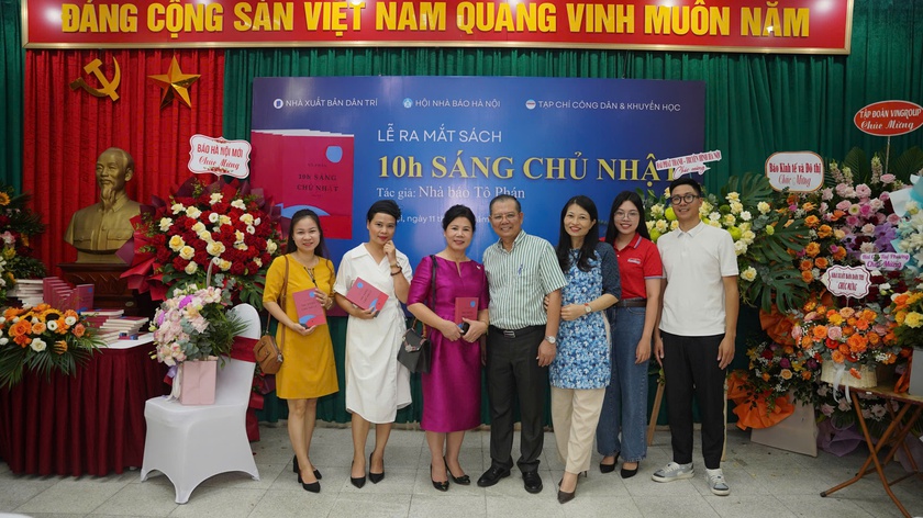 "10h sáng Chủ Nhật" - cuốn sách ghi lại từng lát cắt đầy cảm xúc về thời cuộc - Ảnh 15.