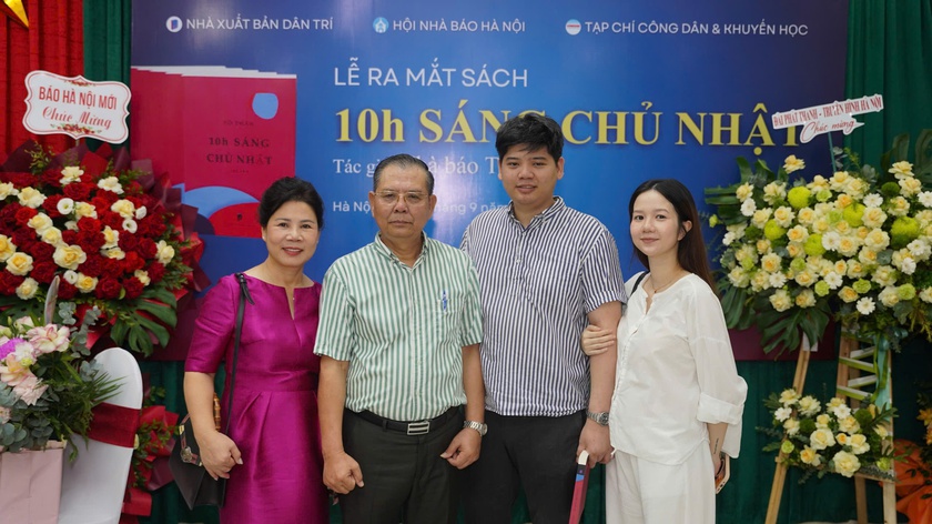 "10h sáng Chủ Nhật" - cuốn sách ghi lại từng lát cắt đầy cảm xúc về thời cuộc - Ảnh 17.