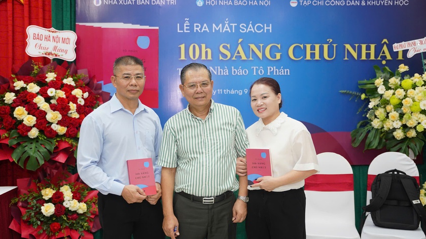 "10h sáng Chủ Nhật" - cuốn sách ghi lại từng lát cắt đầy cảm xúc về thời cuộc - Ảnh 21.