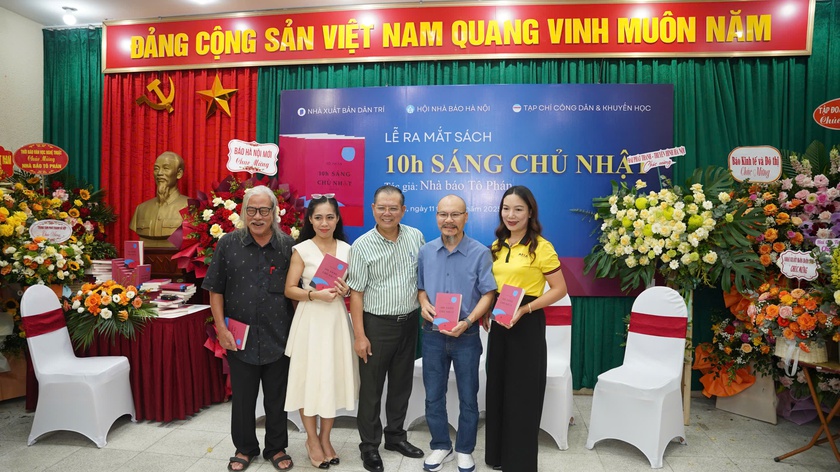 "10h sáng Chủ Nhật" - cuốn sách ghi lại từng lát cắt đầy cảm xúc về thời cuộc - Ảnh 19.