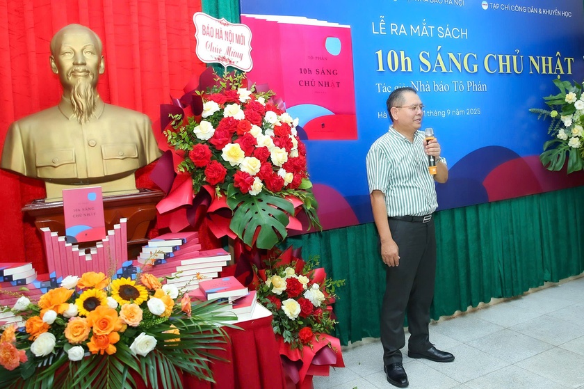 "10h sáng Chủ Nhật" - cuốn sách ghi lại từng lát cắt đầy cảm xúc về thời cuộc - Ảnh 3.