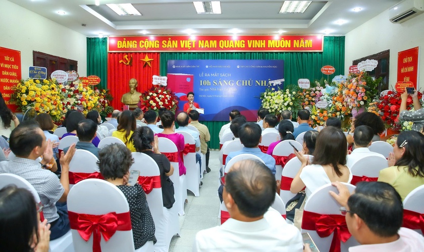 Ra mắt "10h sáng Chủ Nhật" - tập tản văn đầy cảm xúc về thời cuộc của nhà báo Tô Phán - Ảnh 4.