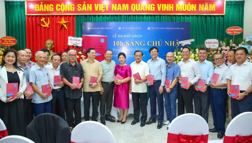 Ra mắt "10h sáng Chủ Nhật" - tập tản văn đầy cảm xúc về thời cuộc của nhà báo Tô Phán - Ảnh 13.