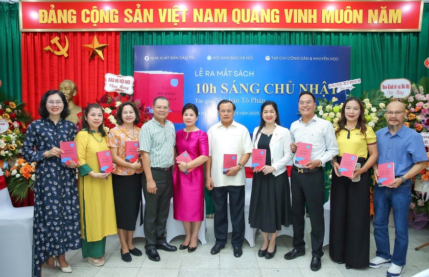 Ra mắt "10h sáng Chủ Nhật" - tập tản văn đầy cảm xúc về thời cuộc của nhà báo Tô Phán - Ảnh 14.