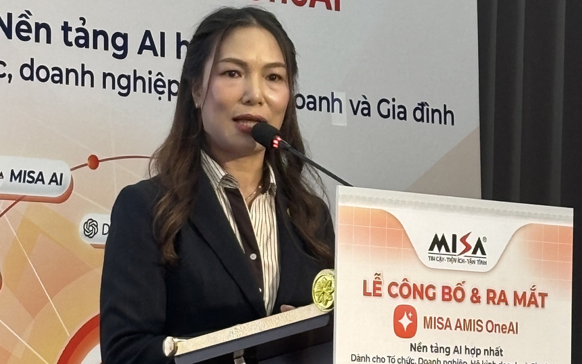 Bà Đinh Thị Thúy - Phó Chủ tịch HĐQT MISA giới thiệu và cảm ơn sự hiện diện của đông đảo công chúng tại sự kiện. Ảnh: PV