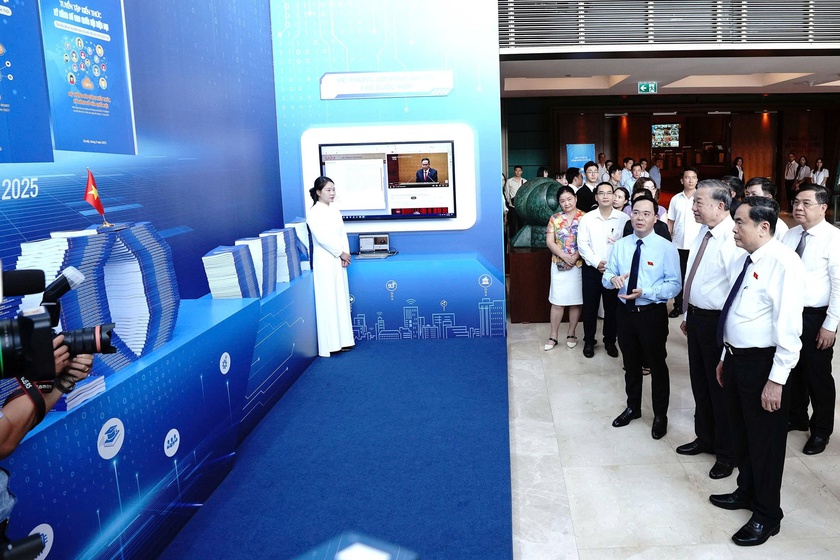 Tổng Bí thư Tô Lâm cùng gần 11.000 đại biểu dự Hội nghị chuyên đề “Bình dân học vụ số - Quốc hội số” - Ảnh 1.
