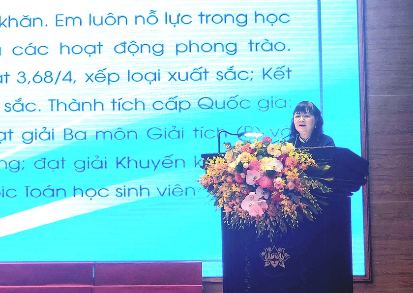 Hội Khuyến học Hà Nội trao thưởng cho 221 học sinh, sinh viên tiểu biểu năm 2025 - Ảnh 3.
