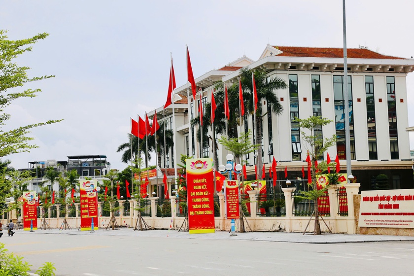 Quảng Ninh: Rực rỡ cờ hoa hướng về Đại hội Đại biểu Đảng bộ tỉnh - Ảnh 1.