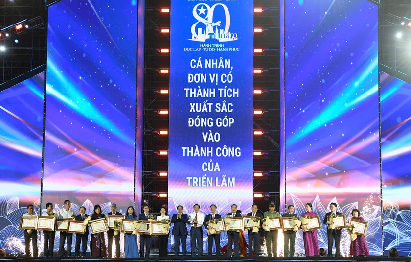 Khép lại Triển lãm Thành tựu đất nước - tiếp tục lan tỏa thông điệp khát vọng phát triển, phồn vinh, hạnh phúc - Ảnh 1.