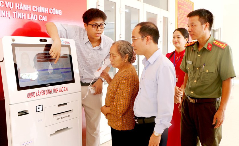 Xã đầu tiên của Lào Cai thử nghiệm "Cabin hành chính công” thông minh phục vụ người dân  - Ảnh 2.