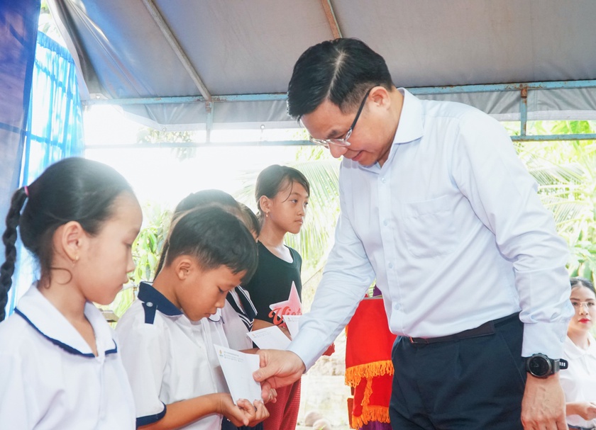 Petrovietnam dành nhiều tâm huyết cho sự nghiệp trồng người - Ảnh 1.