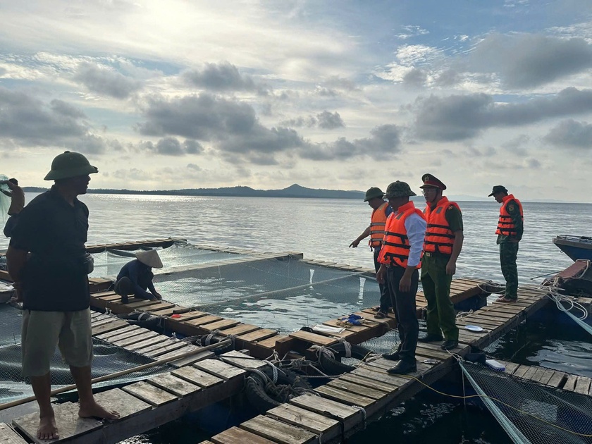 Quảng Ninh: Biên phòng kêu gọi, vận động ngư dân về nơi tránh trú bão - Ảnh 2.