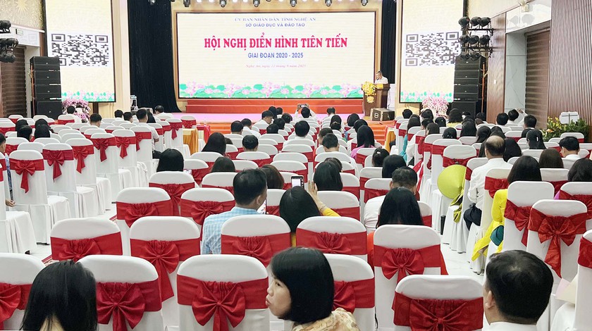 Khen thưởng 87 giáo viên, tập thể điển hình tiên tiến ở Nghệ An - Ảnh 1.