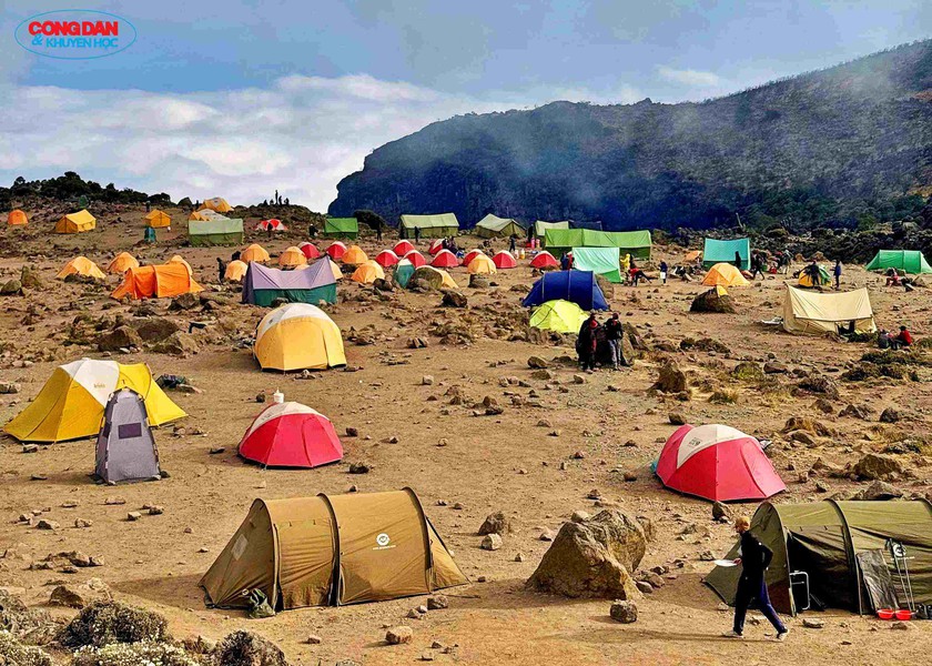 Đường lên đỉnh Kilimanjaro: Lời thì thầm từ "Nóc nhà châu Phi" - Ảnh 16.