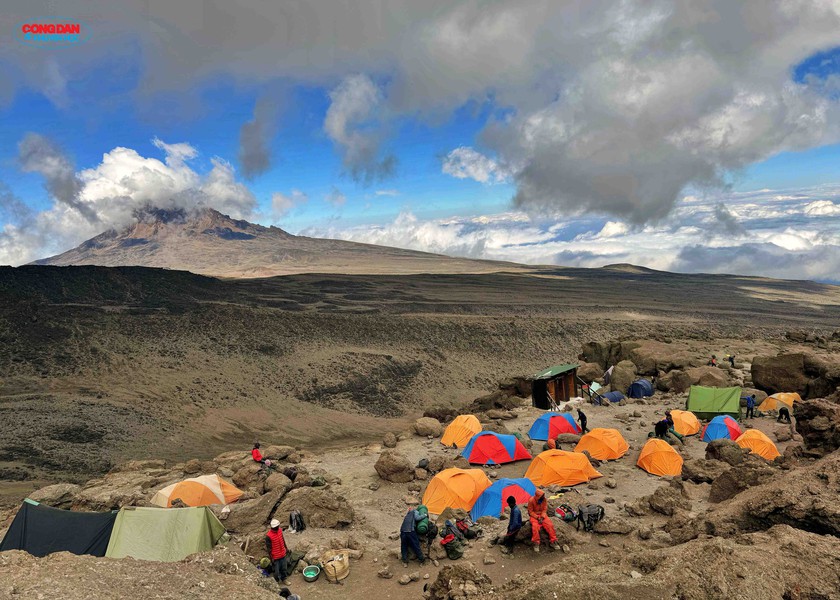 Đường lên đỉnh Kilimanjaro: Lời thì thầm từ "Nóc nhà châu Phi" - Ảnh 18.