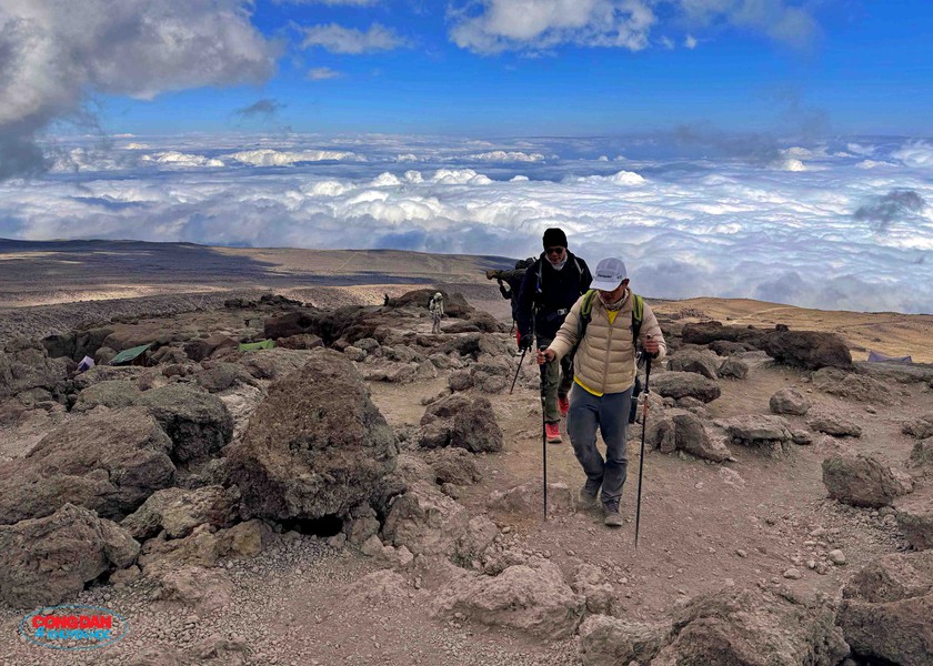 Đường lên đỉnh Kilimanjaro: Lời thì thầm từ "Nóc nhà châu Phi" - Ảnh 20.