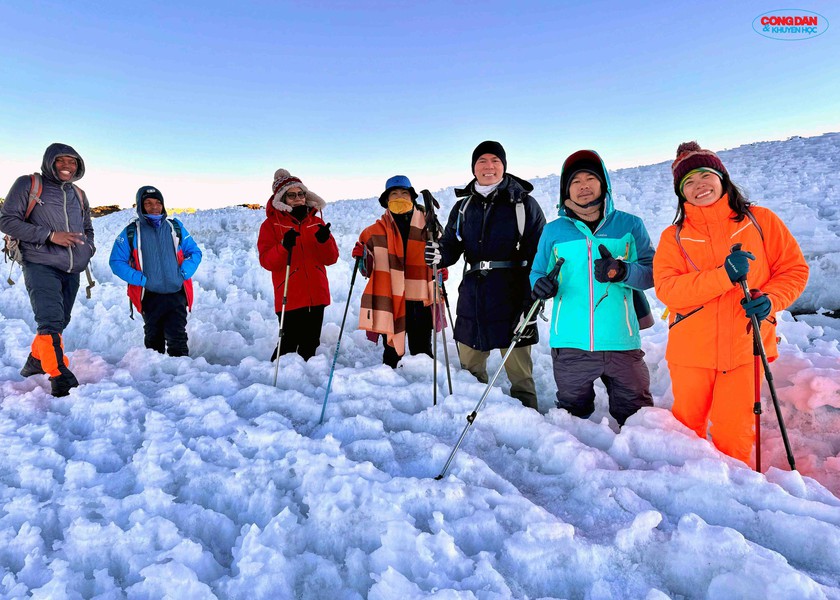Đường lên đỉnh Kilimanjaro: Lời thì thầm từ "Nóc nhà châu Phi" - Ảnh 25.