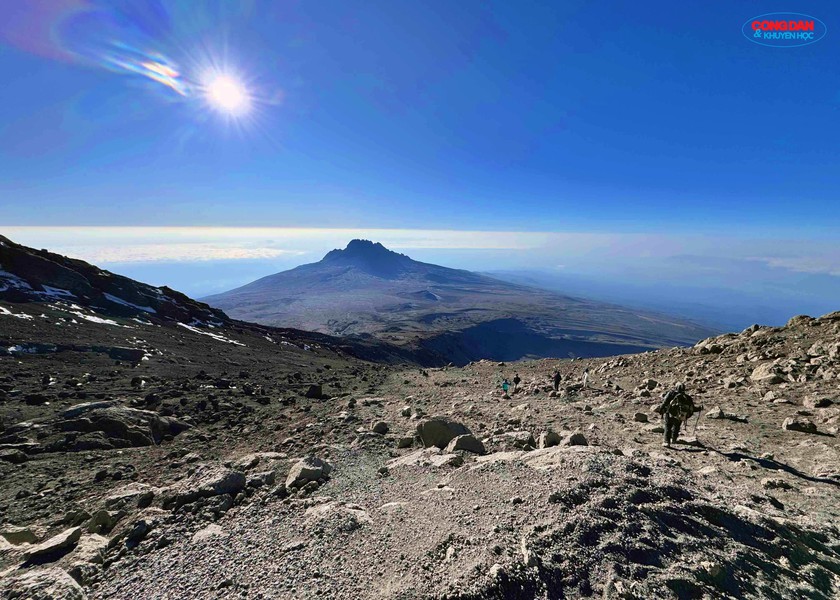 Đường lên đỉnh Kilimanjaro: Lời thì thầm từ "Nóc nhà châu Phi" - Ảnh 28.