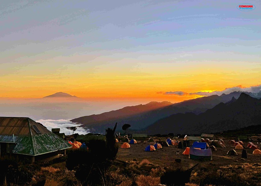 Đường lên đỉnh Kilimanjaro: Lời thì thầm từ "Nóc nhà châu Phi" - Ảnh 12.