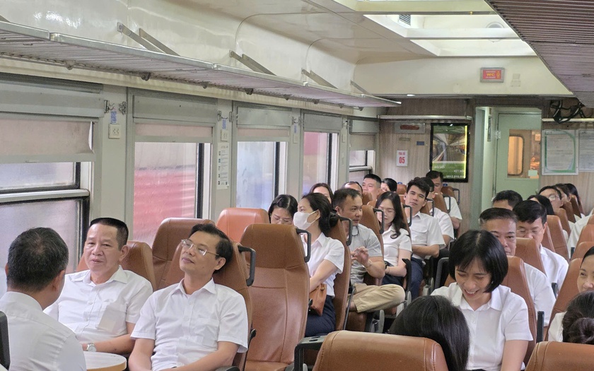 Sáng nay 22/9 chuyến tàu HP15 (Hải Dương - Hải Phòng) vận chuyển 181 hành khách là CB CNV đi làm. Ảnh: ĐSVN Sáng nay 22/9 chuyến tàu HP15 (Hải Dương - Hải Phòng) vận chuyển 181 hành khách là CB CNV đi làm. Ảnh: ĐSVN